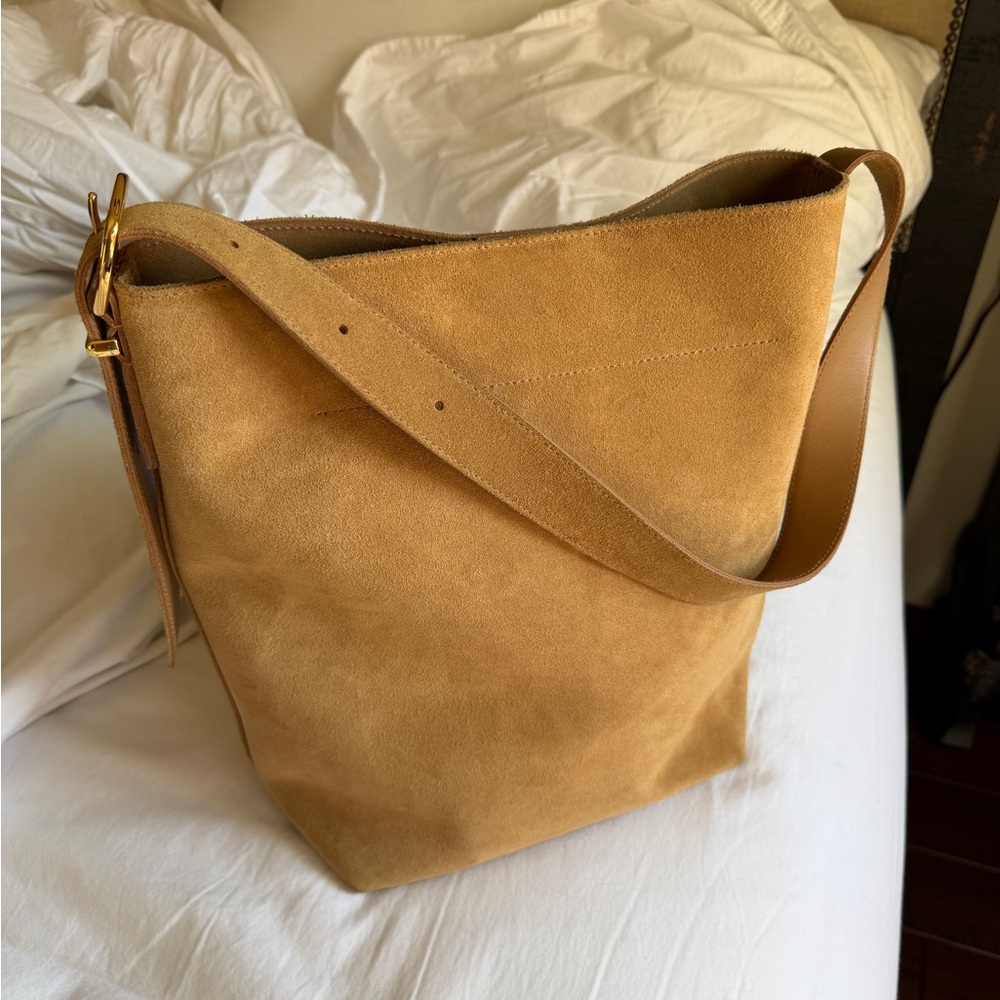 Essential Bucket Tote